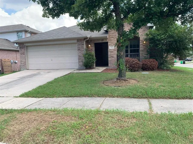 $1,950 | 1513 Heron Drive, Aubrey, TX 76227