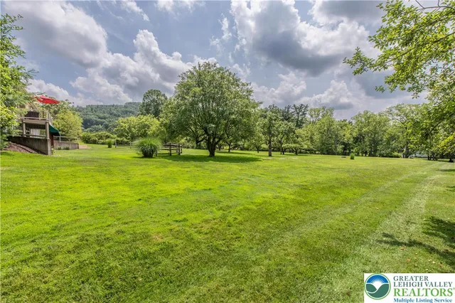 $777,000 | 61 Mountain Road, Luzerne County, PA 18249