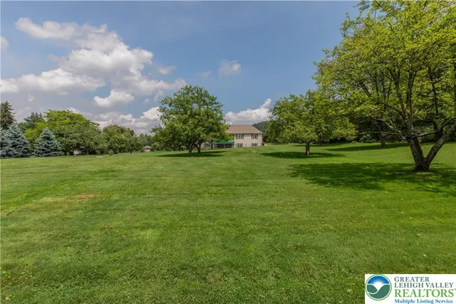 $777,000 | 61 Mountain Road, Luzerne County, PA 18249