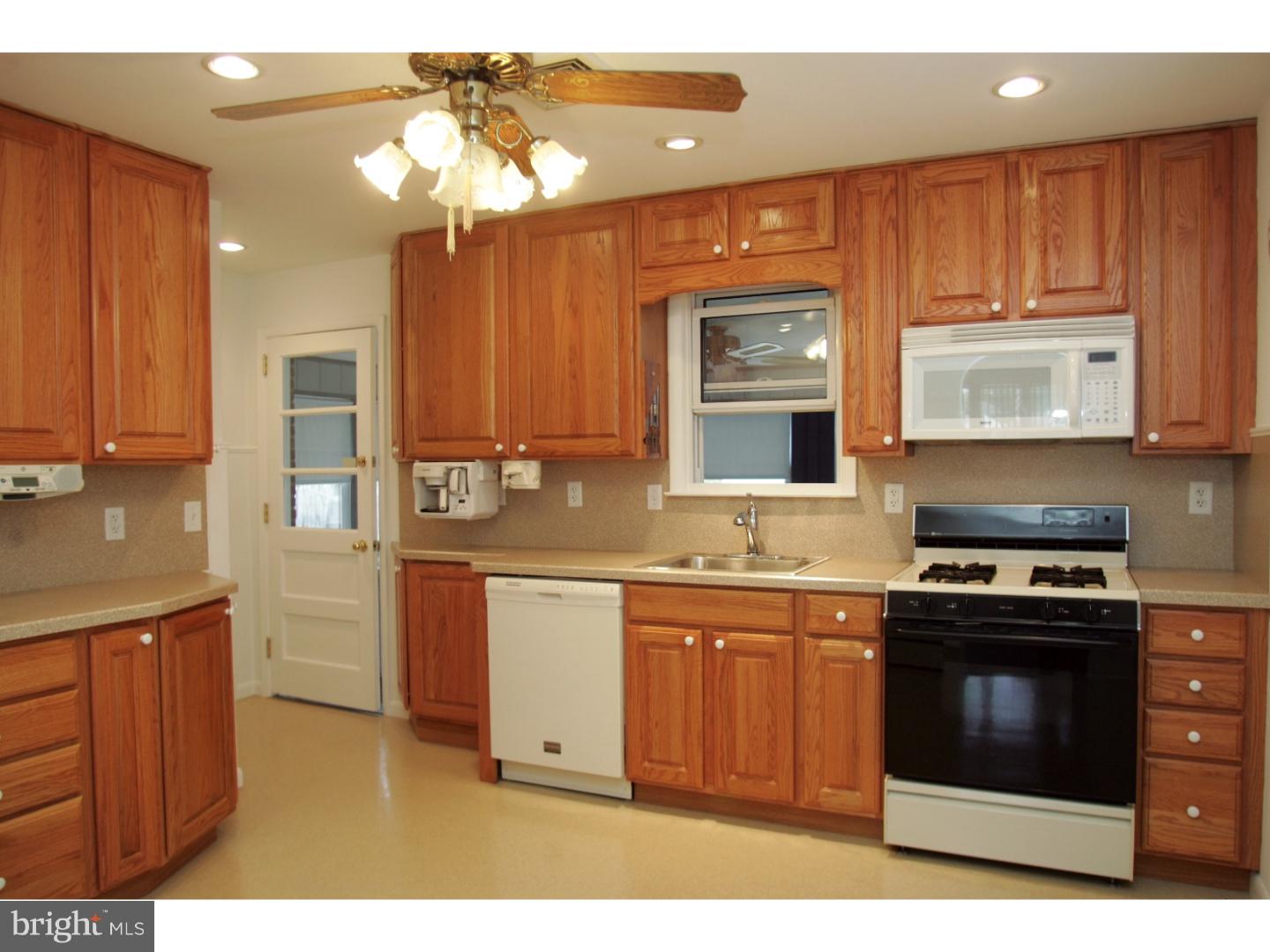 205 Taylor Road Wilmington, DE 19804 - Photo 5 of 18 Kitchen