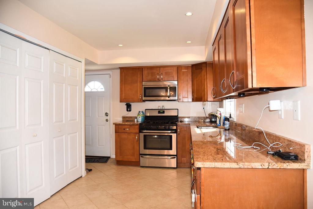 1323 Wilson Road Waldorf, MD 20602 - Photo 3 of 26 Granite Counters