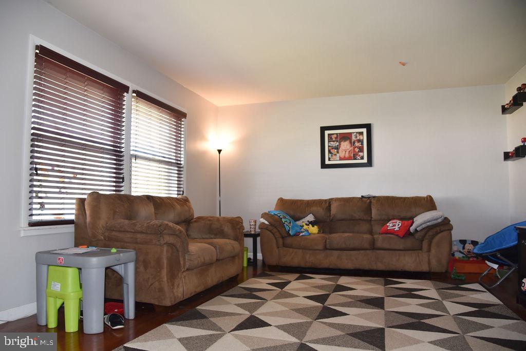 1323 Wilson Road Waldorf, MD 20602 - Photo 5 of 26 Living room