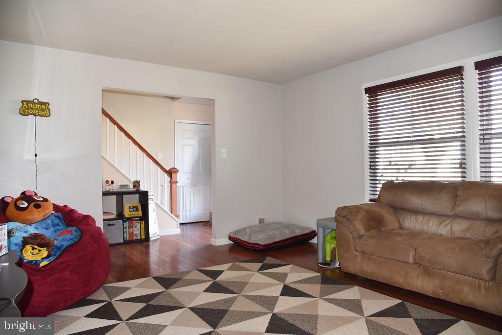 1323 Wilson Road Waldorf, MD 20602 - Photo 6 of 26 Living room