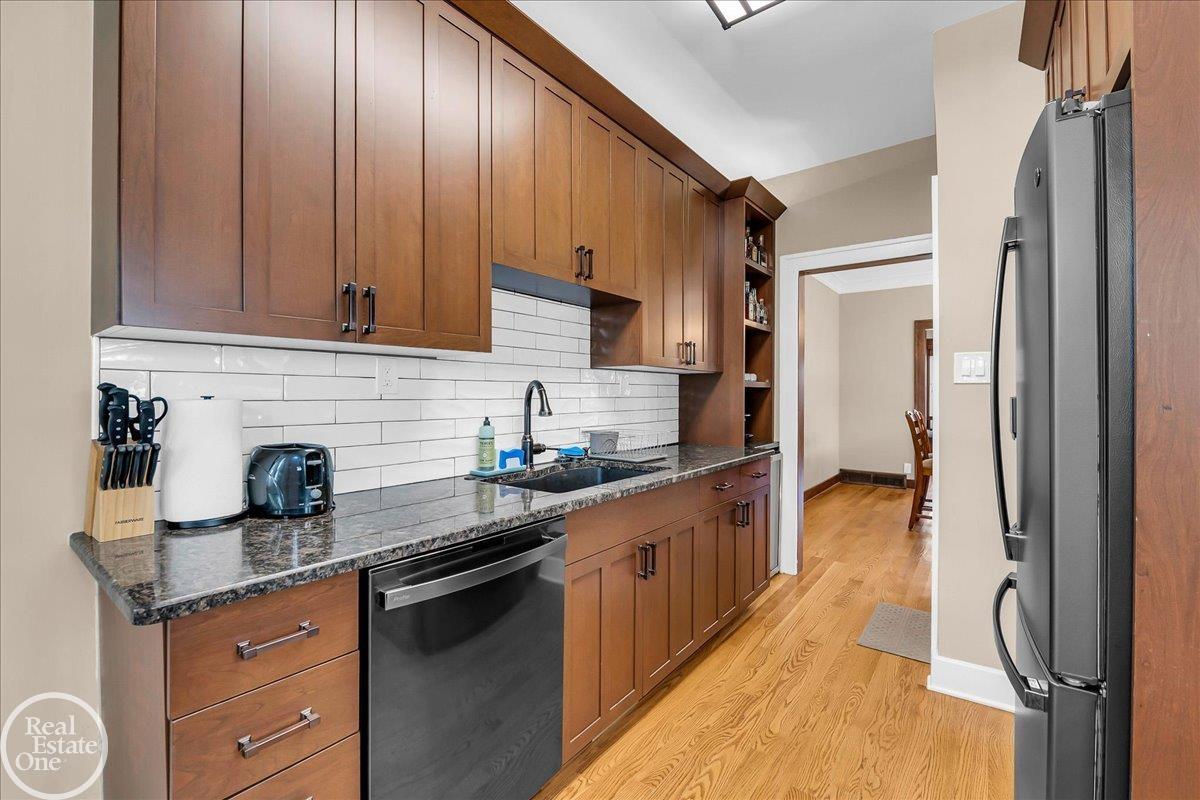1357 Nottingham Road Grosse Pointe Park, MI 48230 - Photo 13 of 38