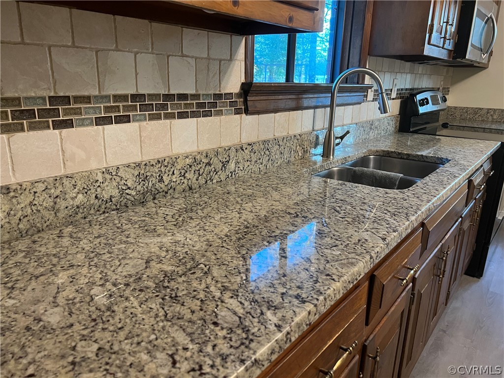 11434 Pinhook Road Rockville, VA 23146 - Photo 23 of 35 granite counter tops, back splash tile