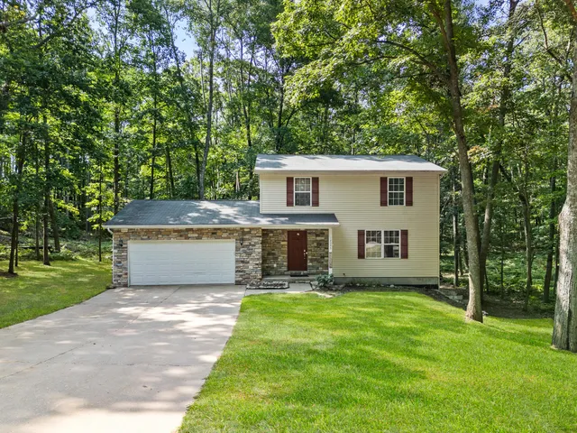 $289,900 | 12095 Dubois Drive, Stanwood, MI 49346