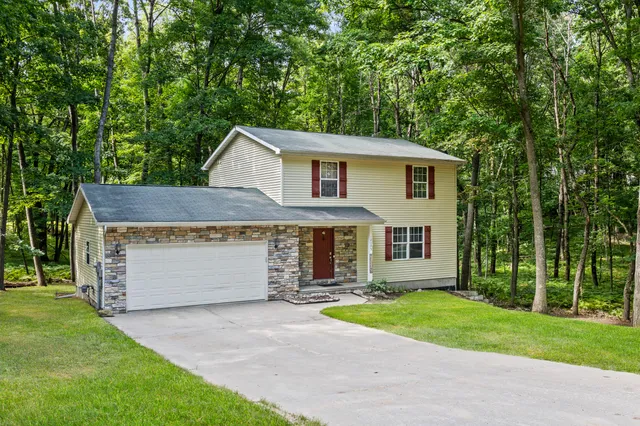 $289,900 | 12095 Dubois Drive, Stanwood, MI 49346