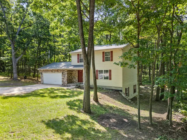 $289,900 | 12095 Dubois Drive, Stanwood, MI 49346