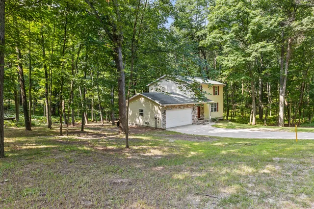$289,900 | 12095 Dubois Drive, Stanwood, MI 49346