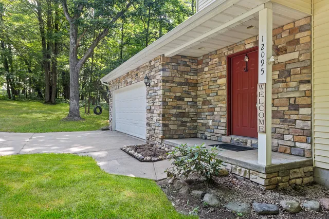 $289,900 | 12095 Dubois Drive, Stanwood, MI 49346