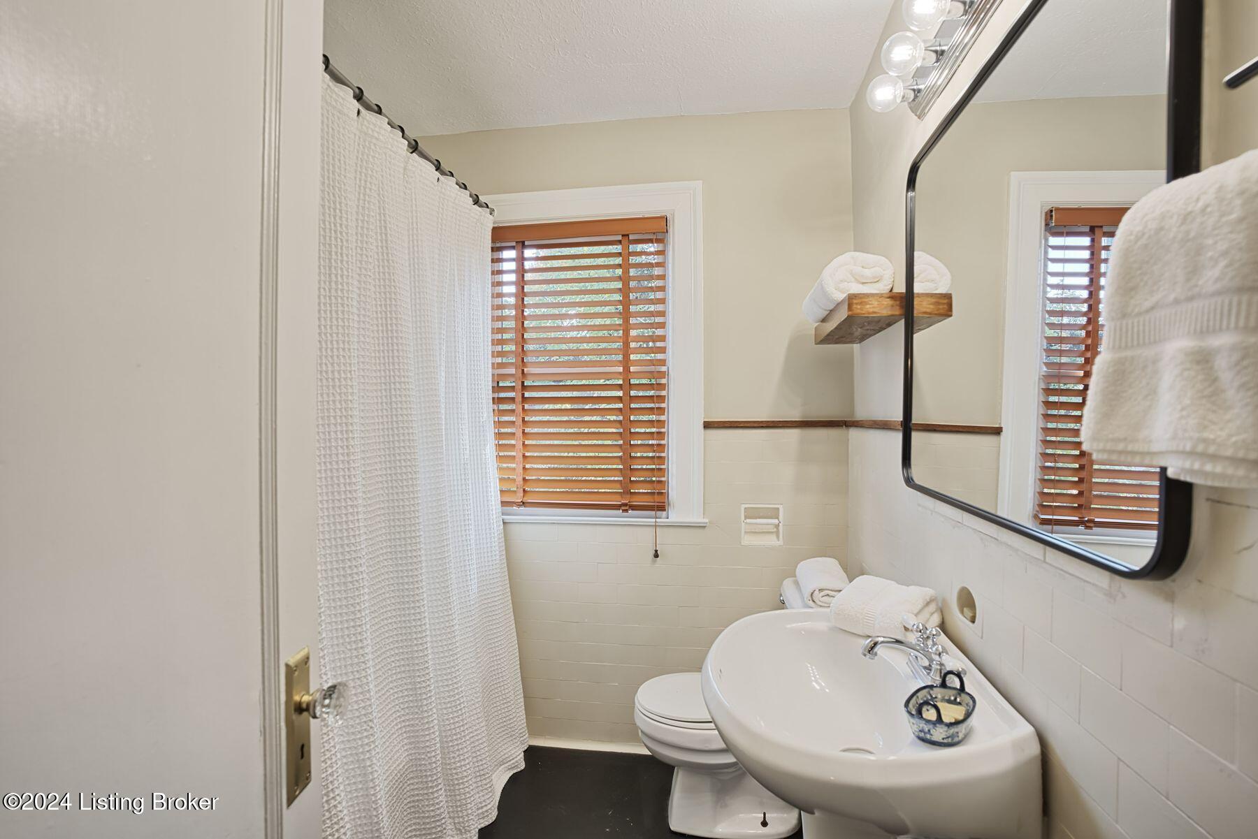 3031 Lexington Road Louisville, KY 40206 - Photo 28 of 46 photo_online_028