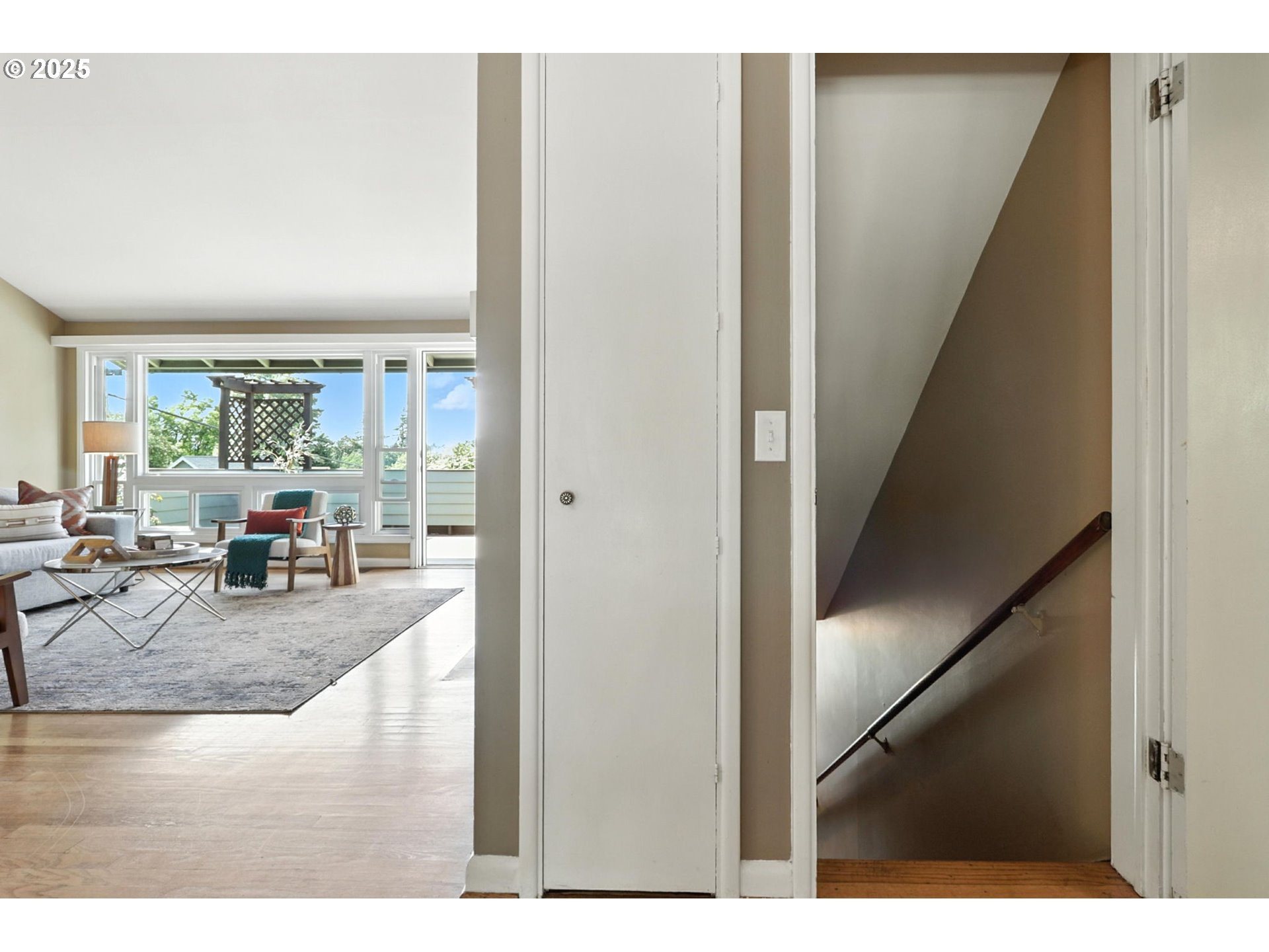 7149 Southwest 3rd Avenue Portland, OR 97219 - Photo 20 of 42 a view interior of livingroom and living room