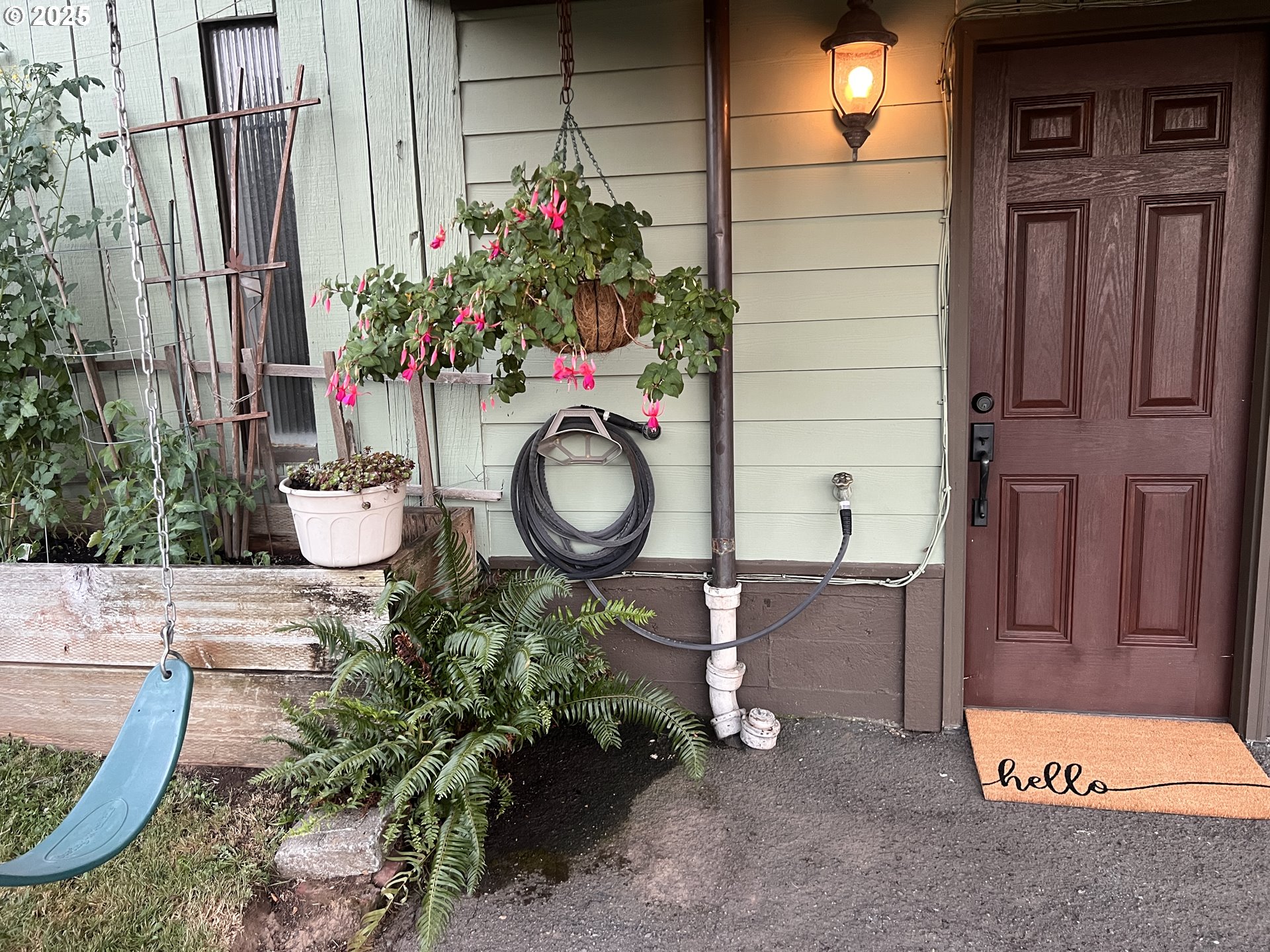 7149 Southwest 3rd Avenue Portland, OR 97219 - Photo 28 of 42 a front view of a house