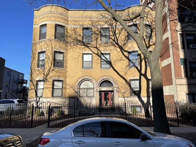 5216 North Kenmore Avenue, Unit 3S Chicago, IL 60640 - Photo 1 of 16 a front view of a building with parking space
