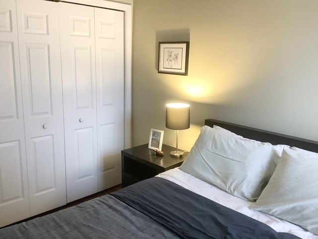 5216 North Kenmore Avenue, Unit 3S Chicago, IL 60640 - Photo 9 of 16 a bedroom with a bed and wooden floor