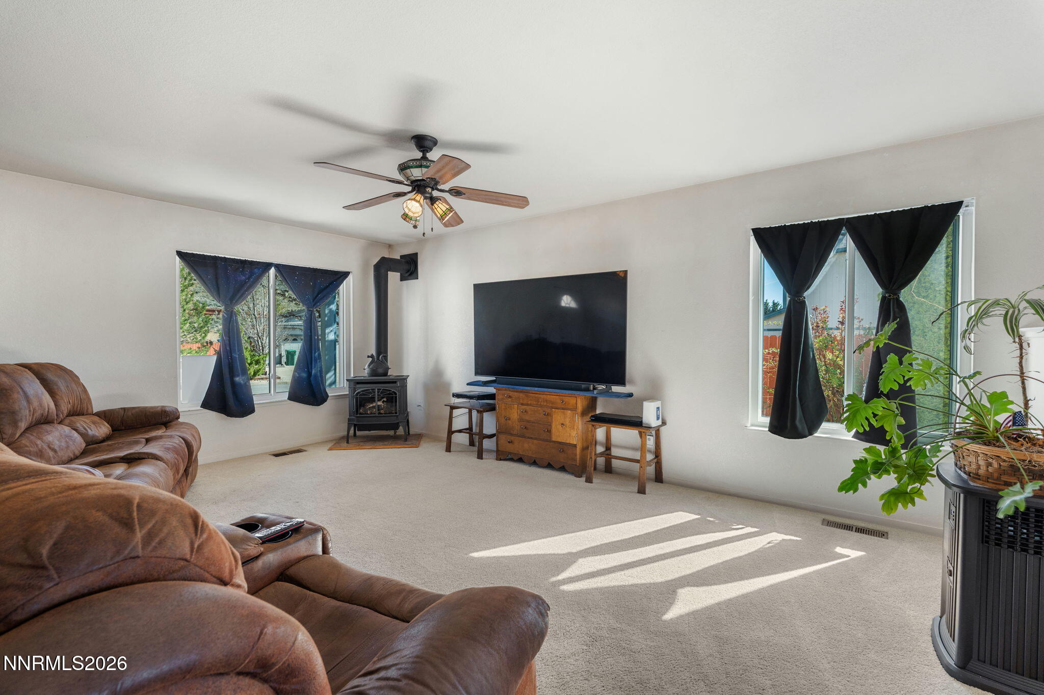 17295 Magnetite Drive Reno, NV 89508 - Photo 5 of 42 Living Room
