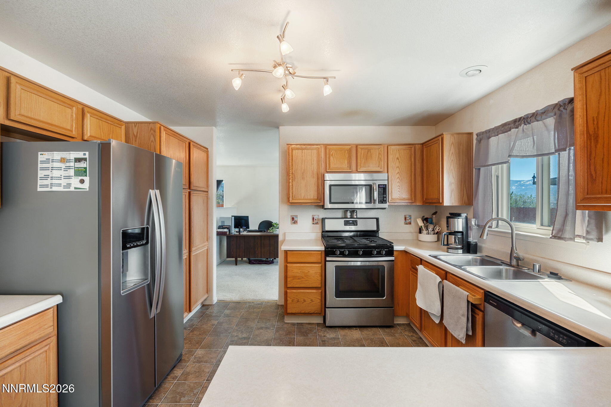 17295 Magnetite Drive Reno, NV 89508 - Photo 8 of 42 Kitchen