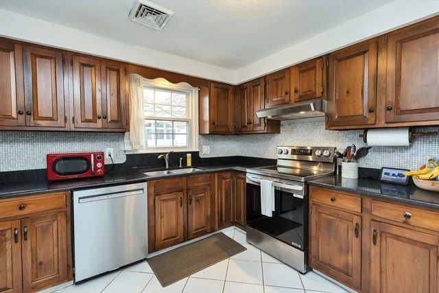 $465,000 | 541 Pickering Street, Manchester, NH 03104