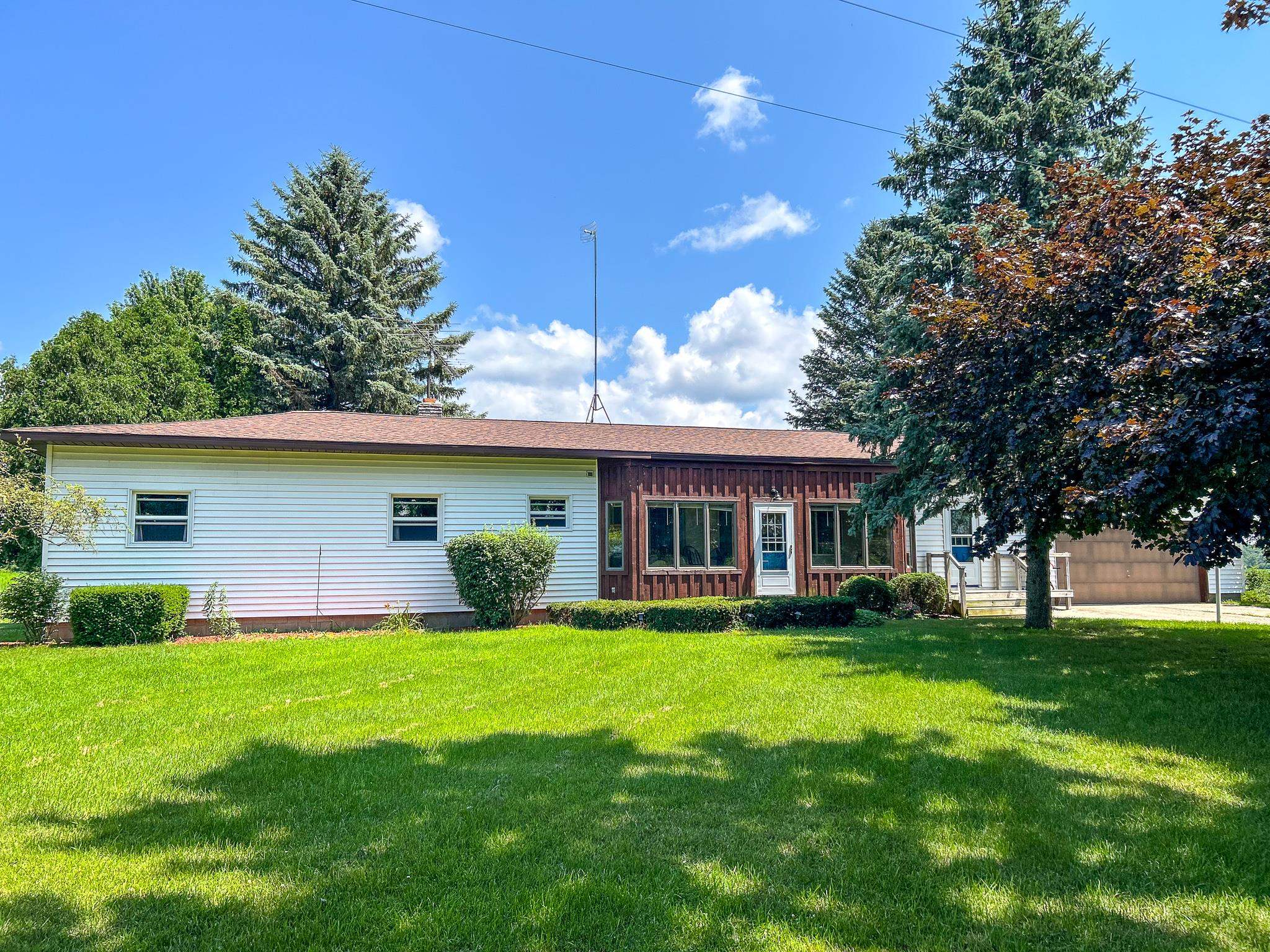 3121 South Kirk Road Vassar, MI 48768 - Photo 1 of 35 Welcome Home!