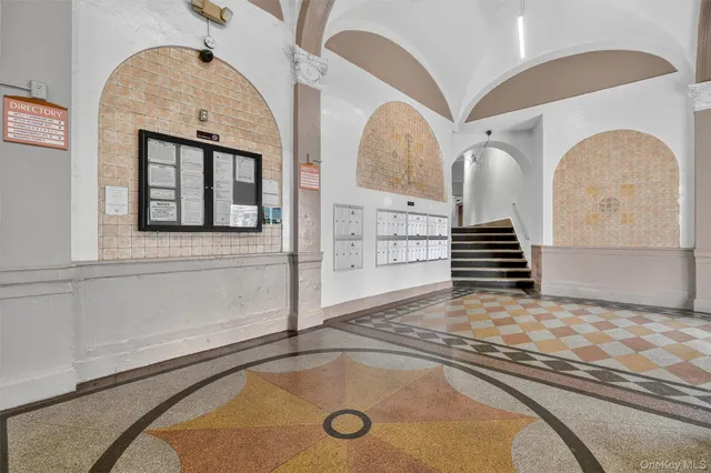 a view of entryway with a front door