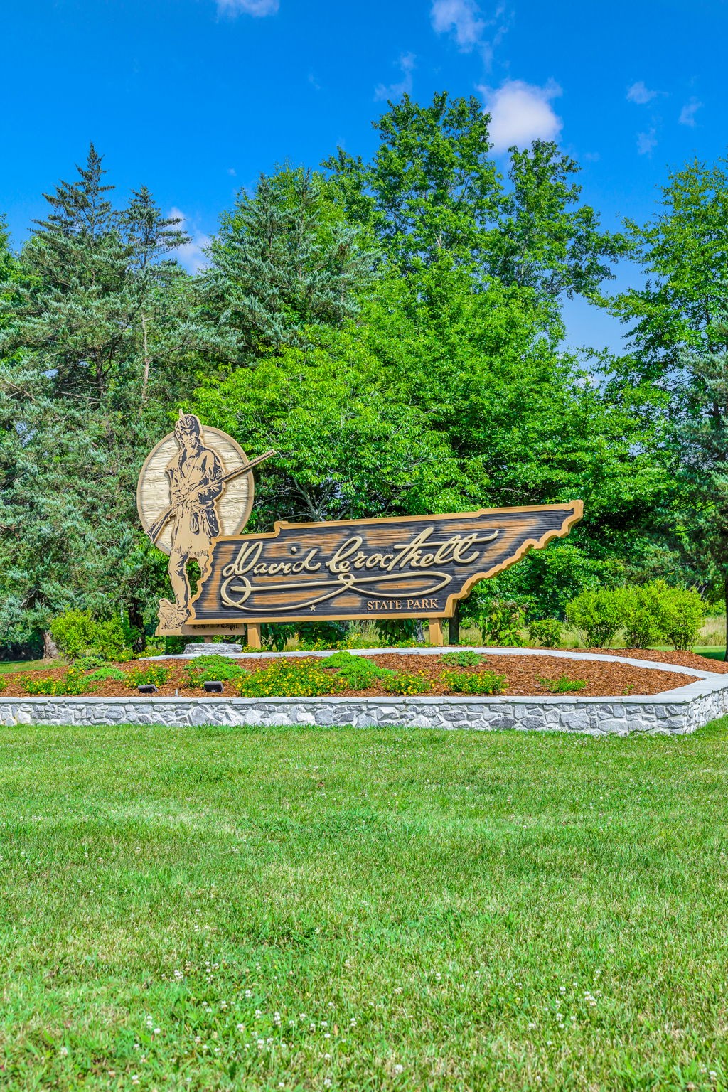 232 Waterloo Road Lawrenceburg, TN 38464 - Photo 45 of 46 a view of a swimming pool with a yard and plants
