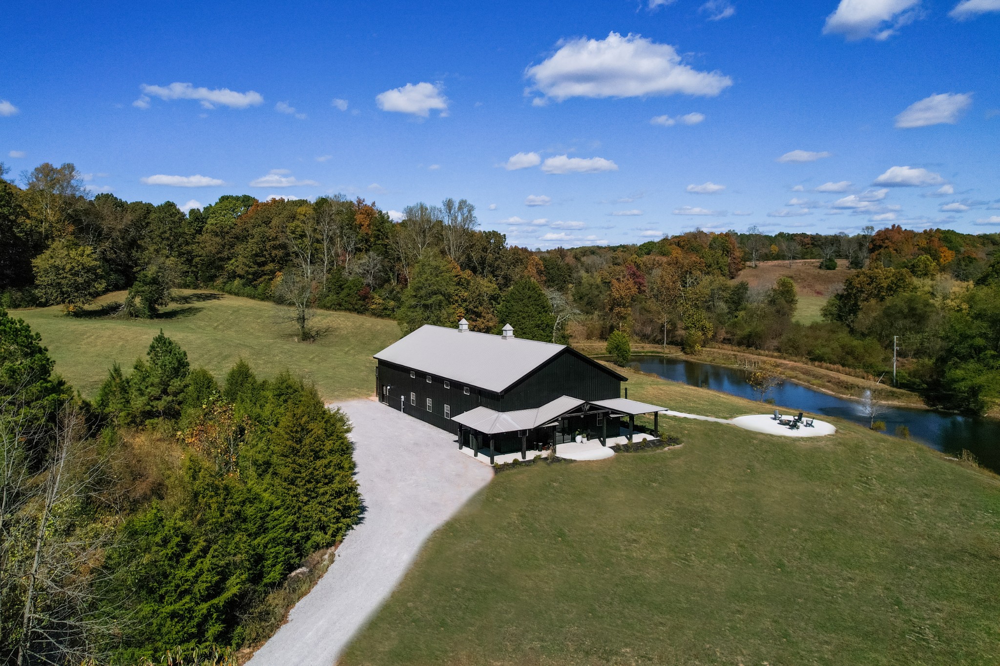 232 Waterloo Road Lawrenceburg, TN 38464 - Photo 5 of 46 a view of a street with an ocean