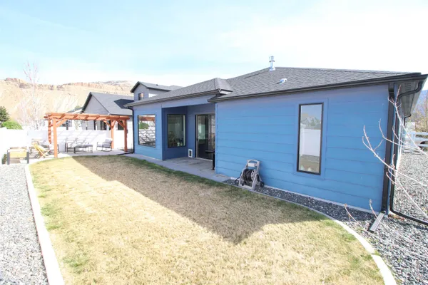 a view of a house with a backyard