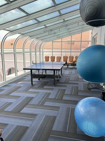 a view of entryway wih livingroom and outdoor seating