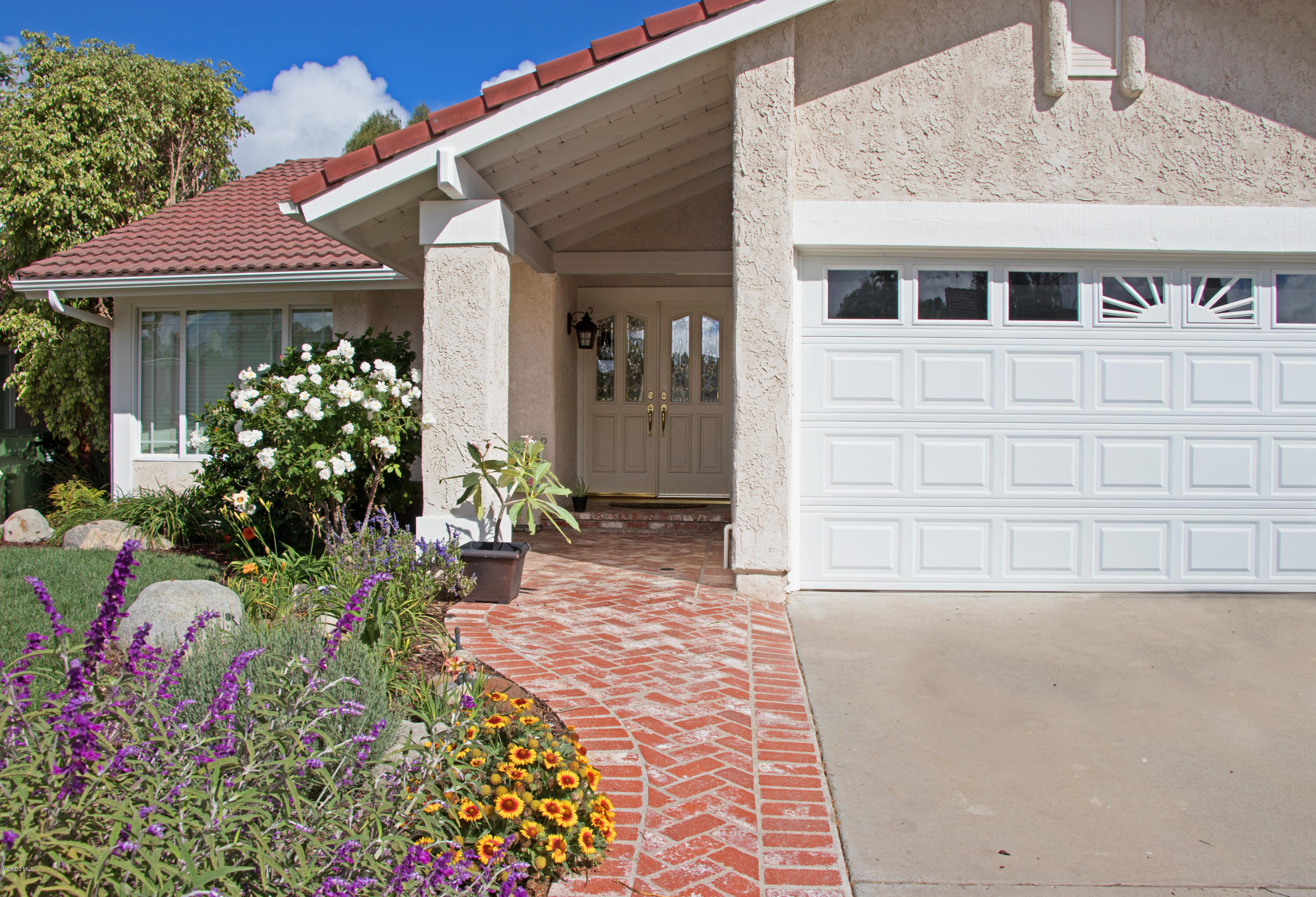 13671 Laurelhurst Road Moorpark, CA 93021 - Photo 3 of 32 a front view of a house