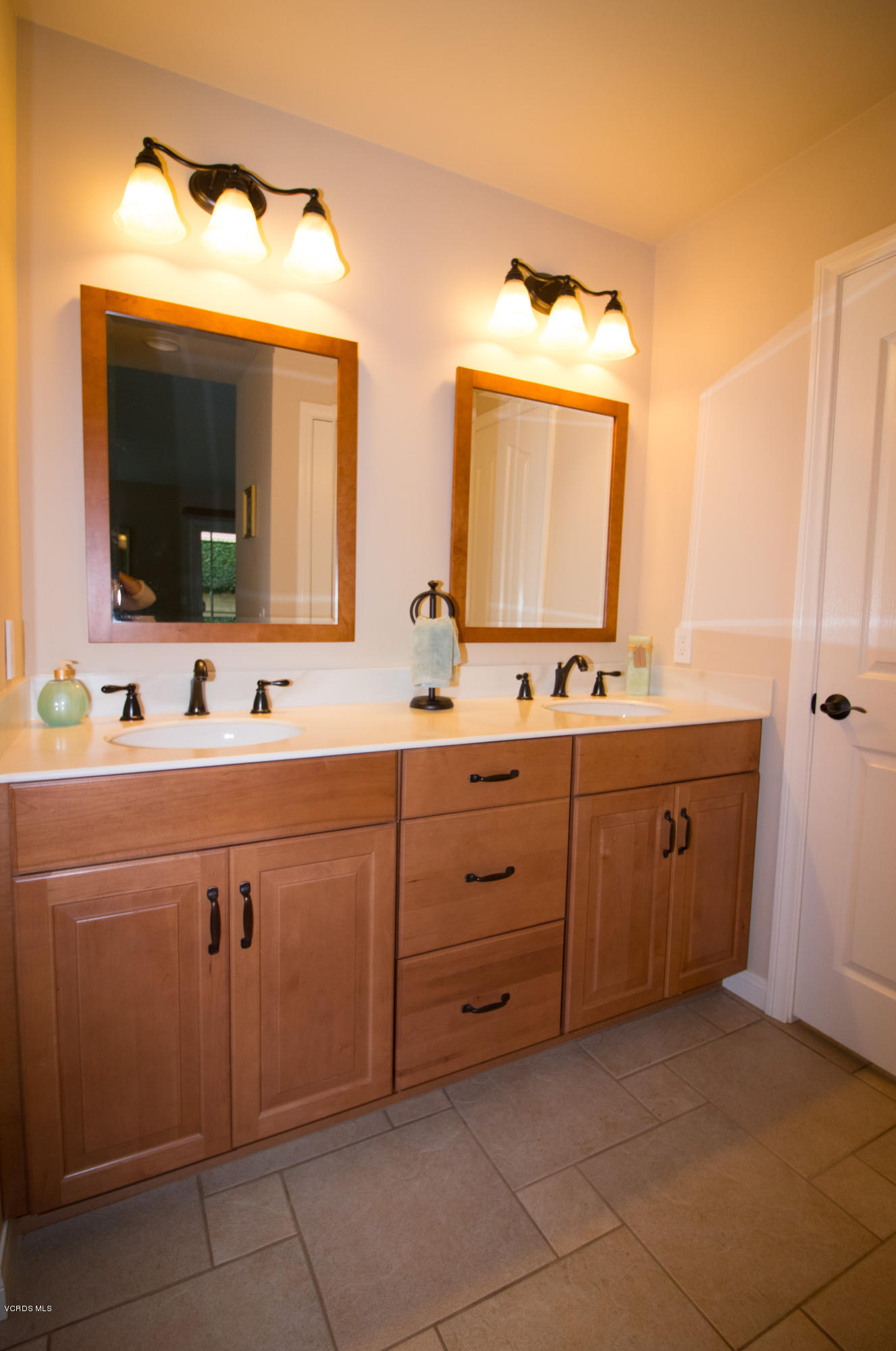 13671 Laurelhurst Road Moorpark, CA 93021 - Photo 22 of 32 a spacious bathroom with a double vanity sink mirror and
