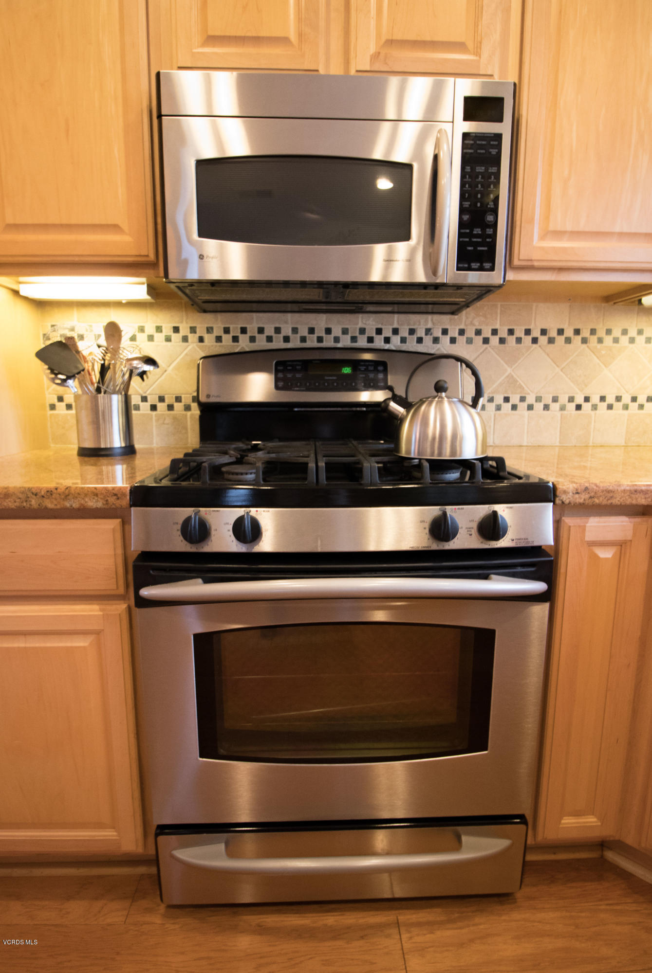 13671 Laurelhurst Road Moorpark, CA 93021 - Photo 9 of 32 a stove top oven sitting inside of a kitchen