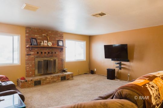 813 South Allen Street Ridgecrest, CA 93555 - Photo 3 of 20