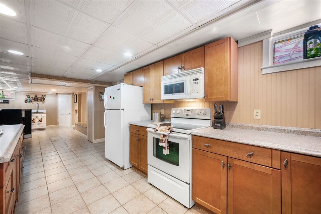 42 Walnut Street Saugus, MA 01906 - Photo 28 of 41