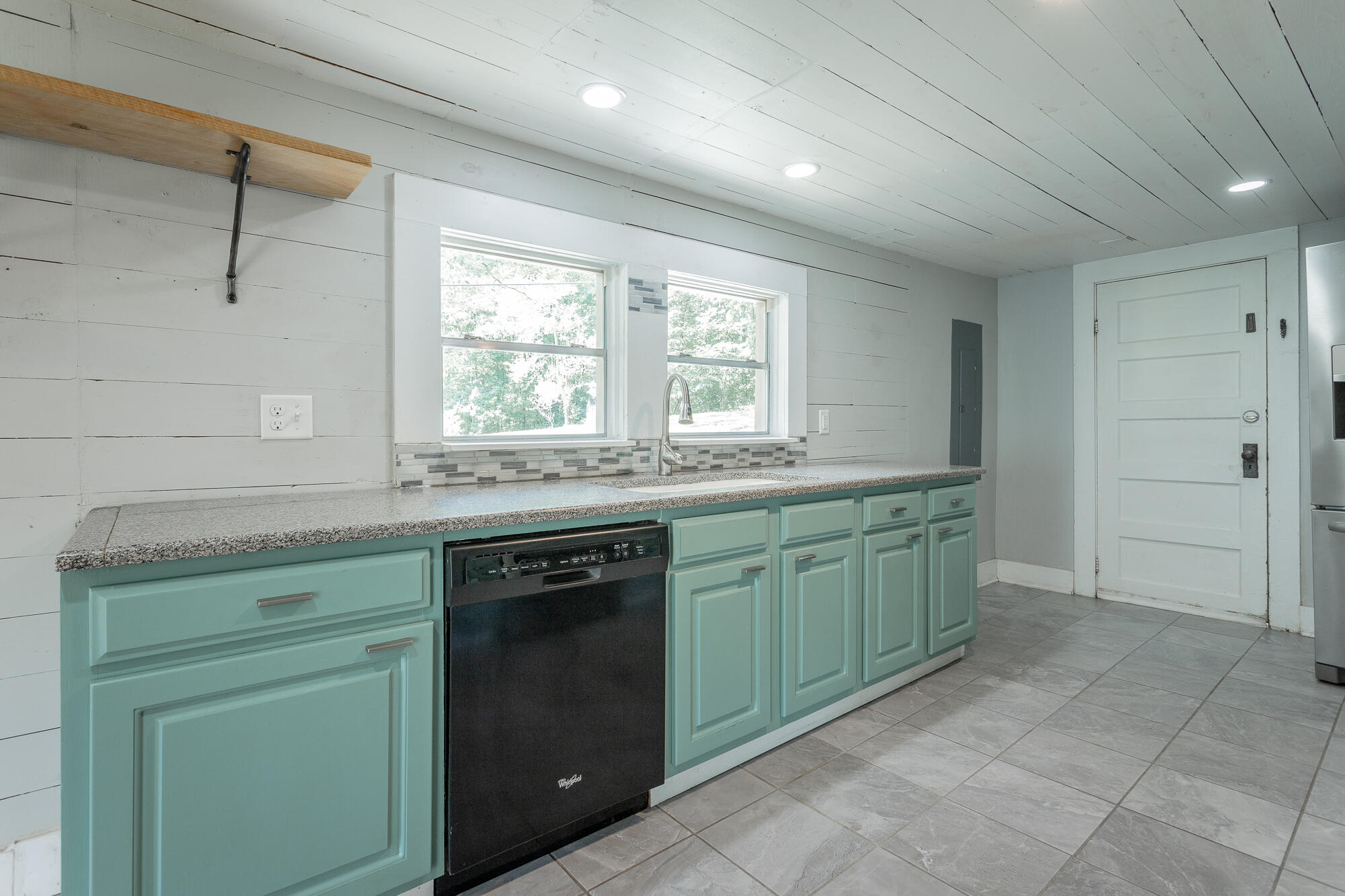 463 Griffith Highway Jasper, TN 37347 - Photo 23 of 52 463 Griffith Highway HD-32