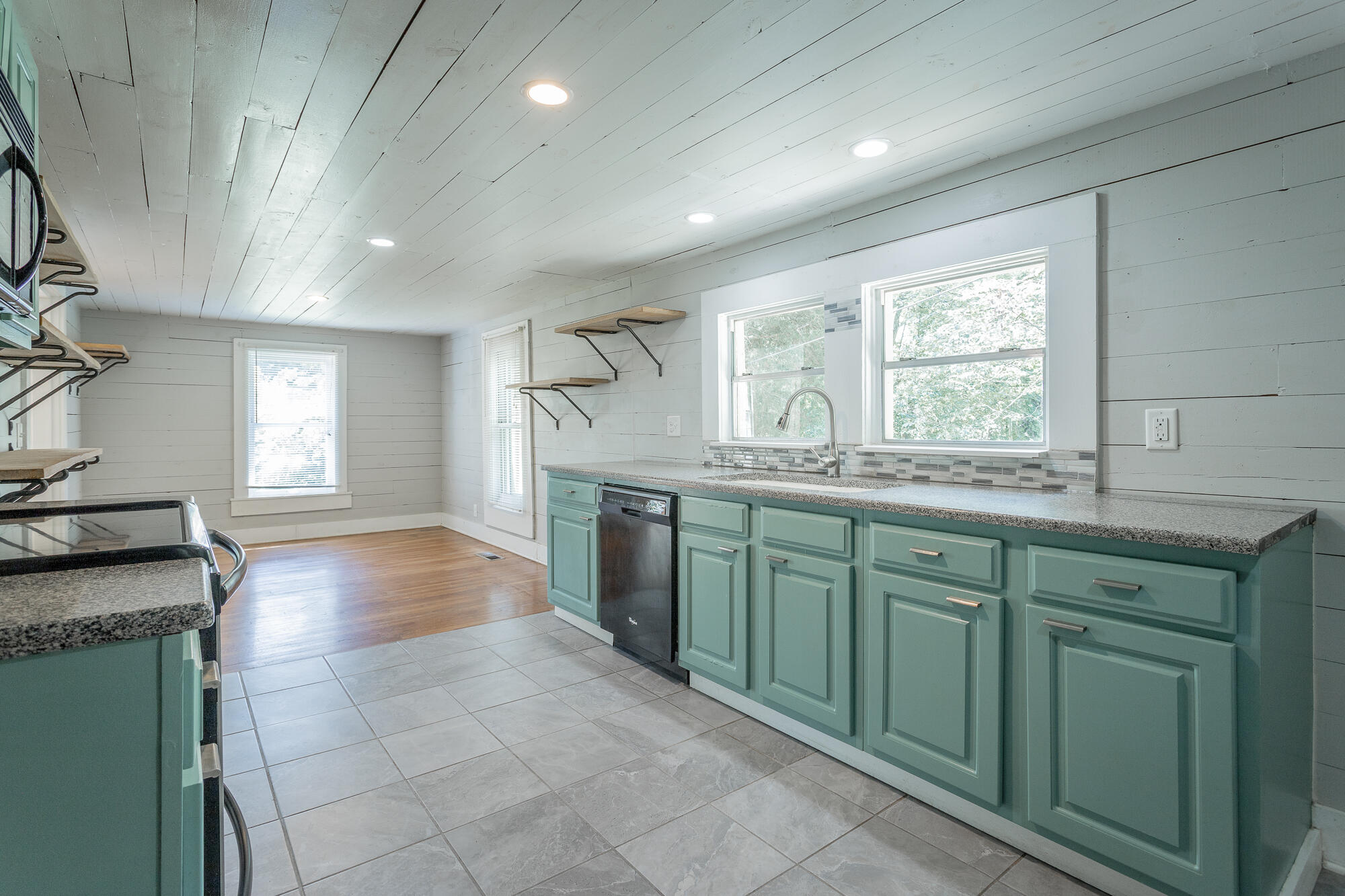 463 Griffith Highway Jasper, TN 37347 - Photo 24 of 52 463 Griffith Highway HD-37