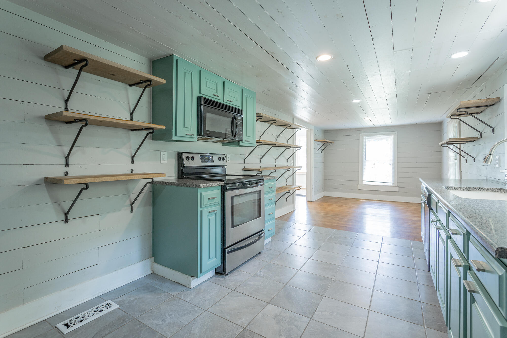 463 Griffith Highway Jasper, TN 37347 - Photo 25 of 52 463 Griffith Highway HD-36