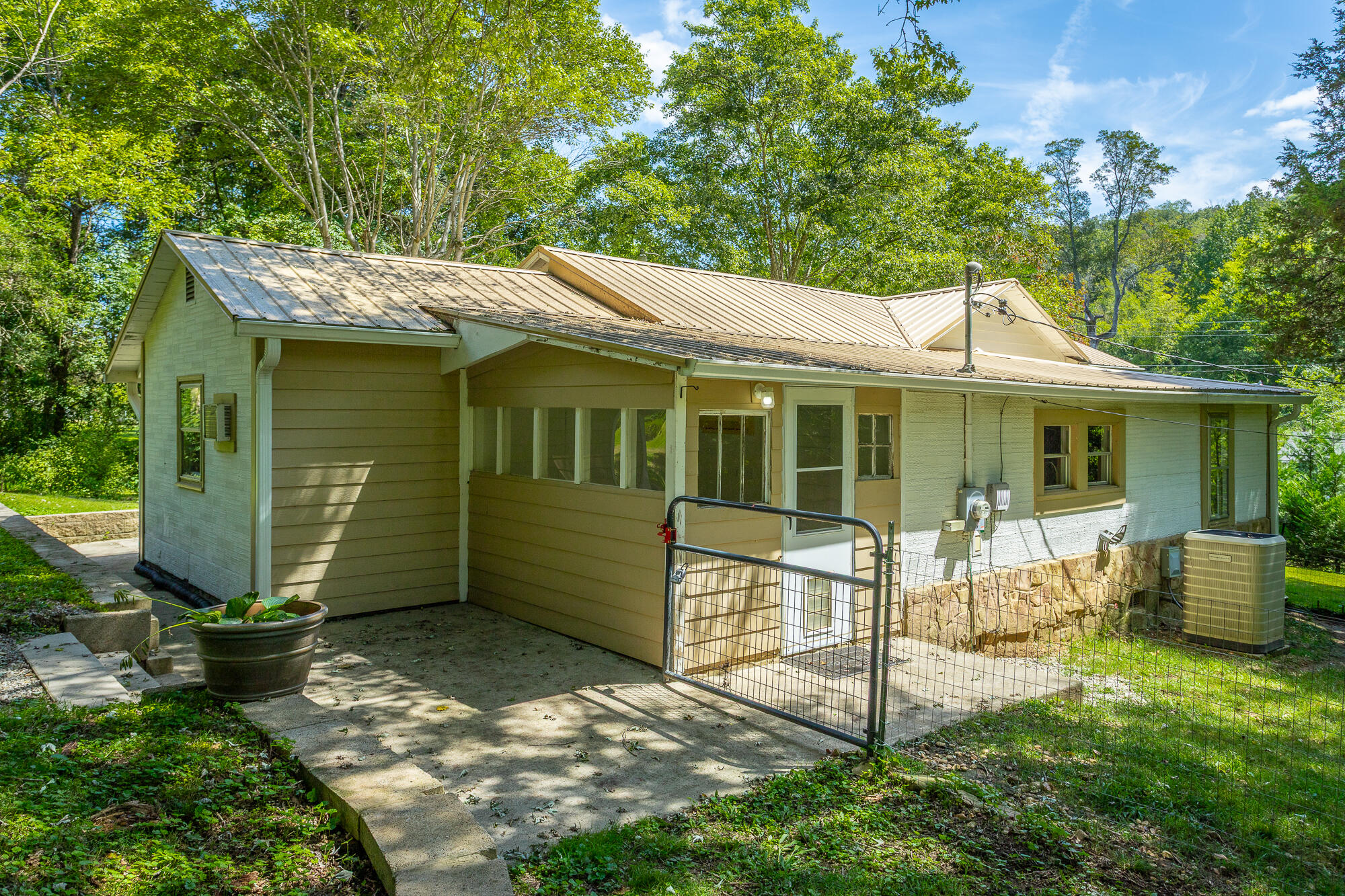 463 Griffith Highway Jasper, TN 37347 - Photo 6 of 52 463 Griffith Highway HD-57