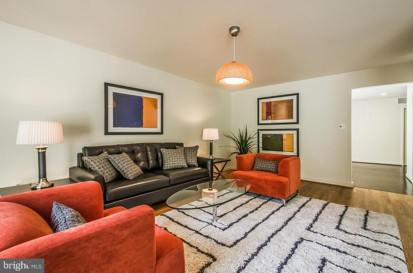 6252 Clearwood Road Bethesda, MD 20817 - Photo 11 of 30 Family Room