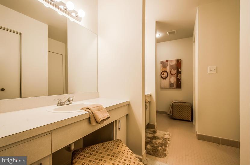 6252 Clearwood Road Bethesda, MD 20817 - Photo 13 of 30 EXTENSIVE MASTER BATHROOM