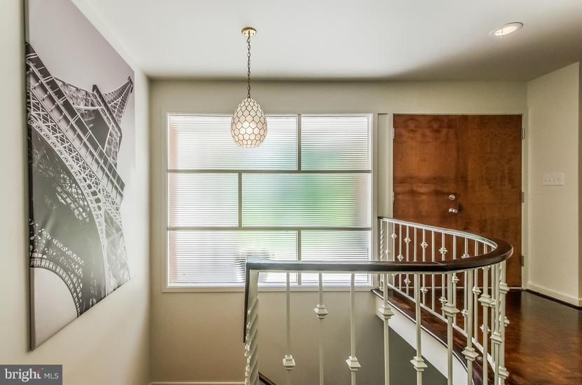 6252 Clearwood Road Bethesda, MD 20817 - Photo 19 of 30 BRIGHT FOYER ENTRY
