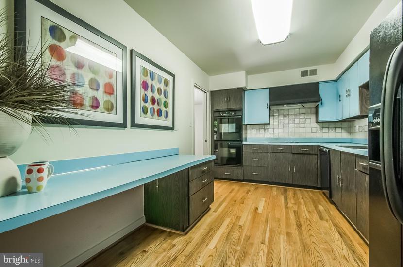 6252 Clearwood Road Bethesda, MD 20817 - Photo 6 of 30 Kitchen