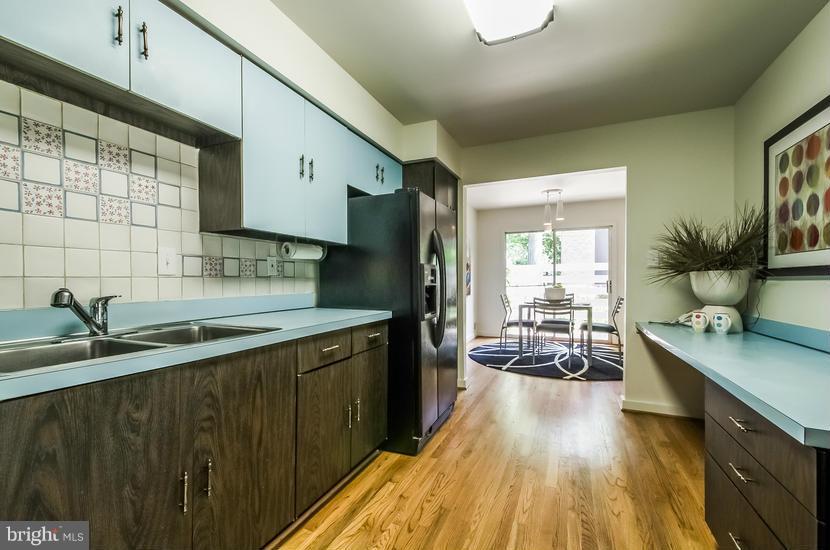 6252 Clearwood Road Bethesda, MD 20817 - Photo 7 of 30 Kitchen
