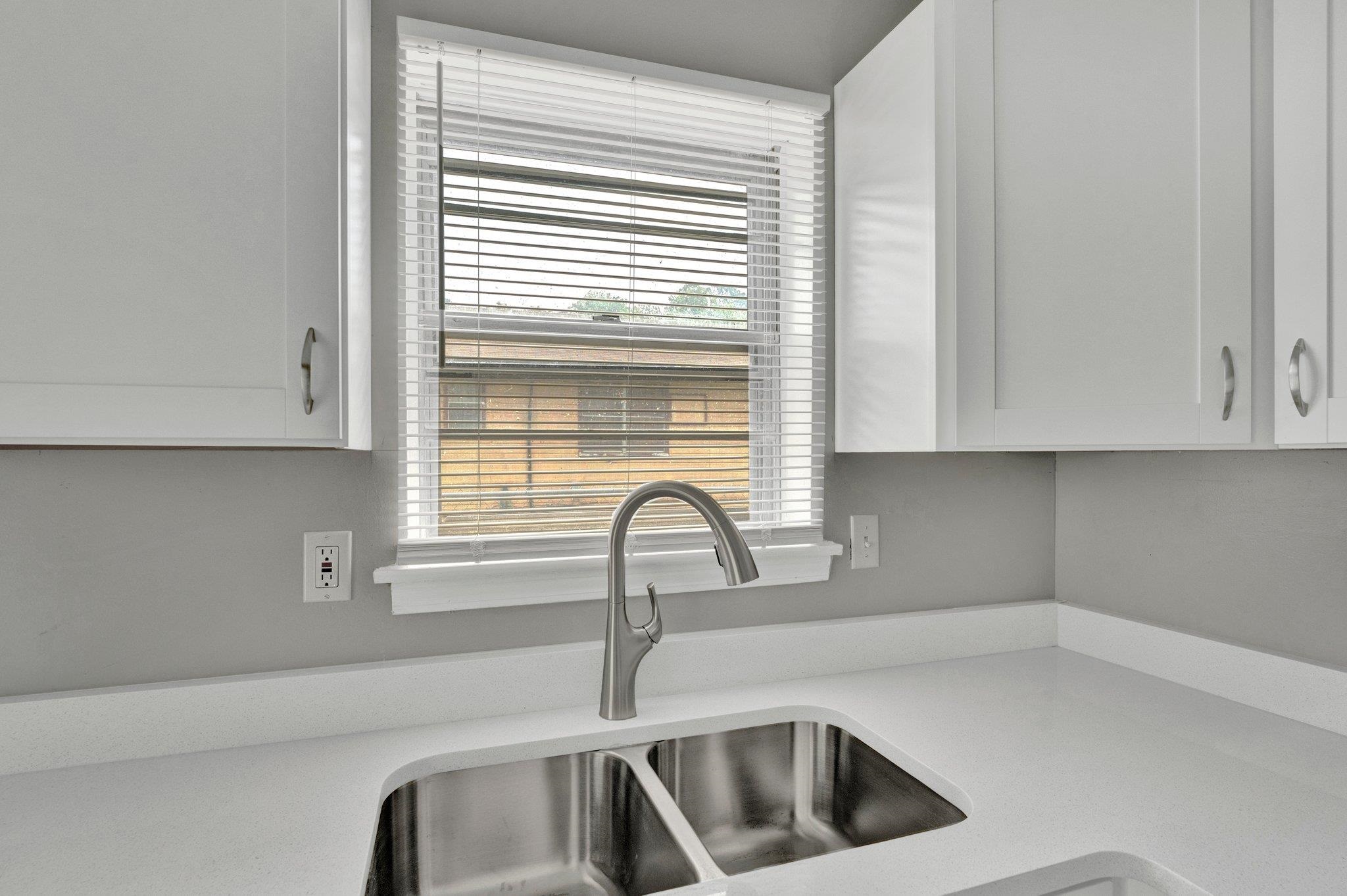 175 Stoneham Road Memphis, TN 38109 - Photo 10 of 25 a kitchen with sink and window