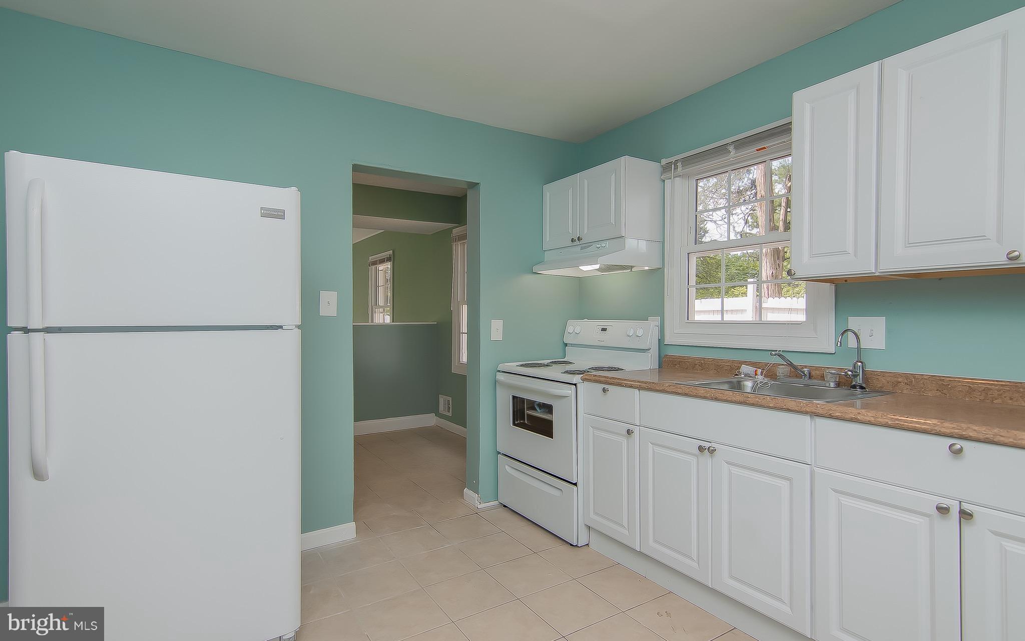 9313 Hood Road Manassas, VA 20110 - Photo 5 of 19 Kitchen