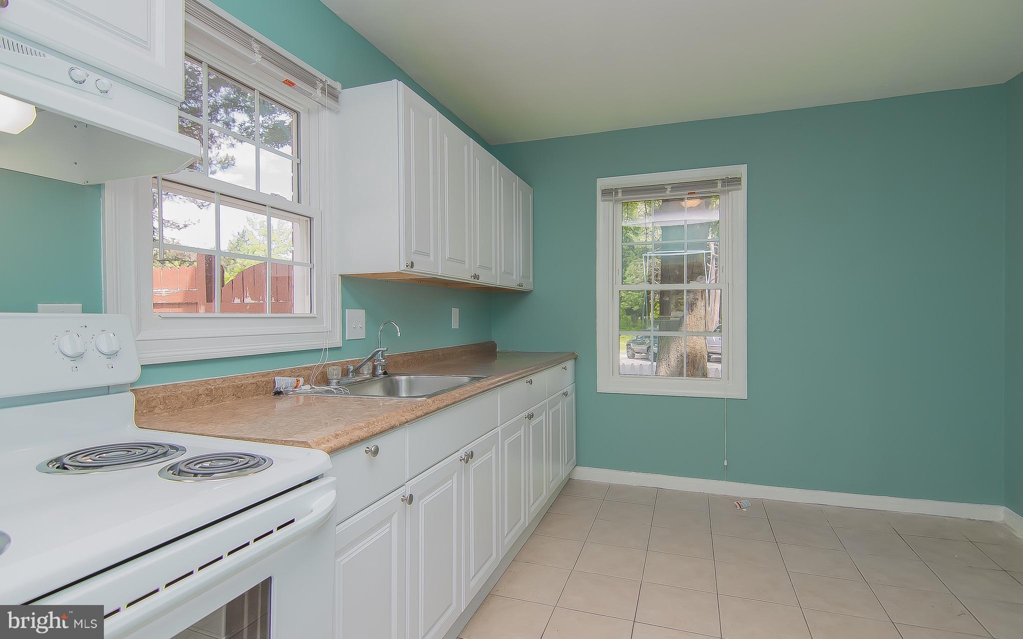9313 Hood Road Manassas, VA 20110 - Photo 6 of 19 Kitchen
