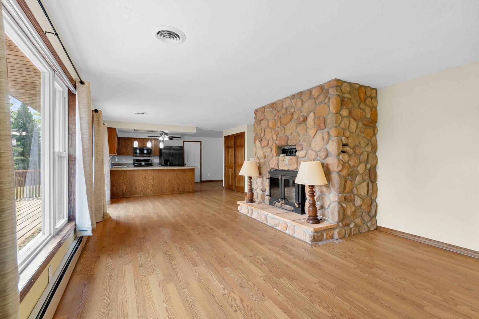 3747 Stream Road Green Bay, WI 54313 - Photo 10 of 48 Gallery Image 10