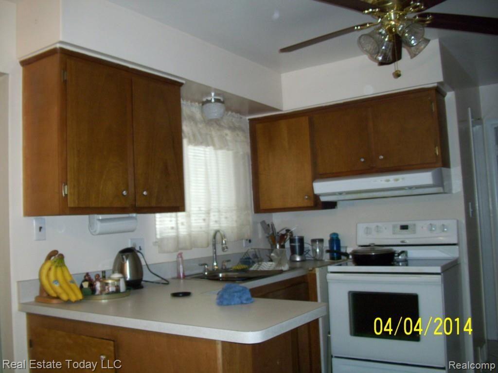 28415 Evergreen Road Southfield, MI 48076 - Photo 5 of 9 28415Evergreen Kit.jpg