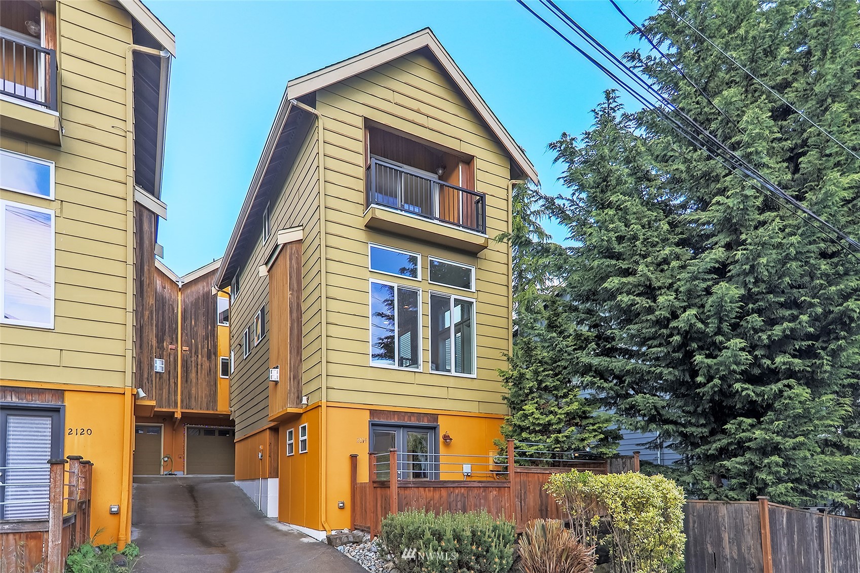 2114 West Ruffner Street Seattle, WA 98199 - Photo 1 of 24 Gallery Image 1