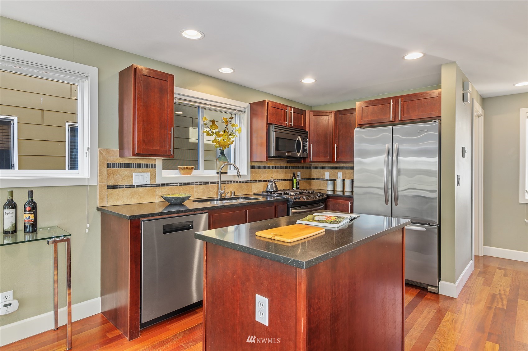 2114 West Ruffner Street Seattle, WA 98199 - Photo 11 of 24 Gallery Image 11