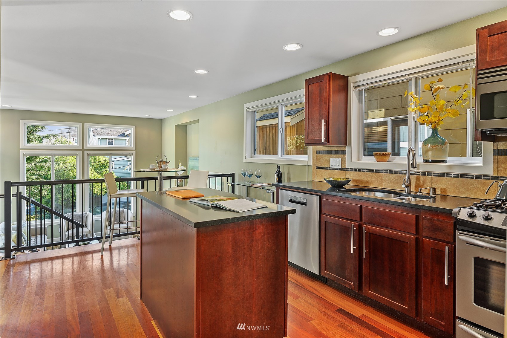 2114 West Ruffner Street Seattle, WA 98199 - Photo 12 of 24 Gallery Image 12
